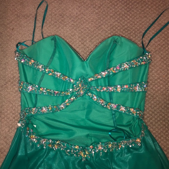 Prom, formal dress - Picture 3 of 5